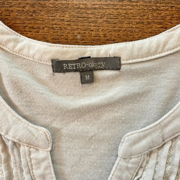 Retro-ology Long Sleeve Split V-Neck Top - Picture 4 of 5